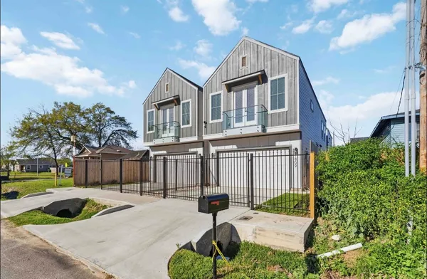 $479,999 | 7809 Dyer Street, Houston, TX 77088