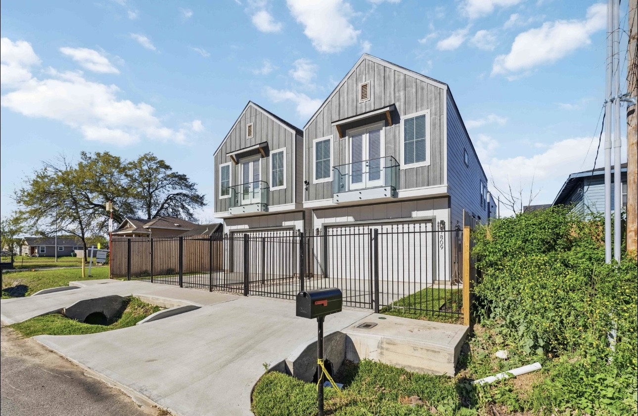 7809 Dyer Street Houston, TX 77088 - Photo 3 of 27
