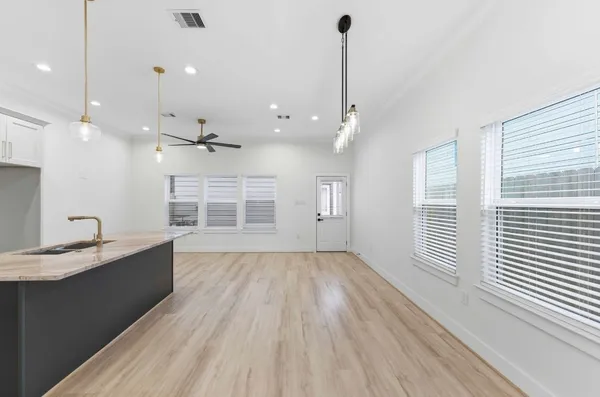 $479,999 | 7809 Dyer Street, Houston, TX 77088