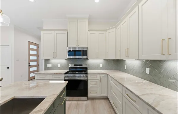 $479,999 | 7809 Dyer Street, Houston, TX 77088