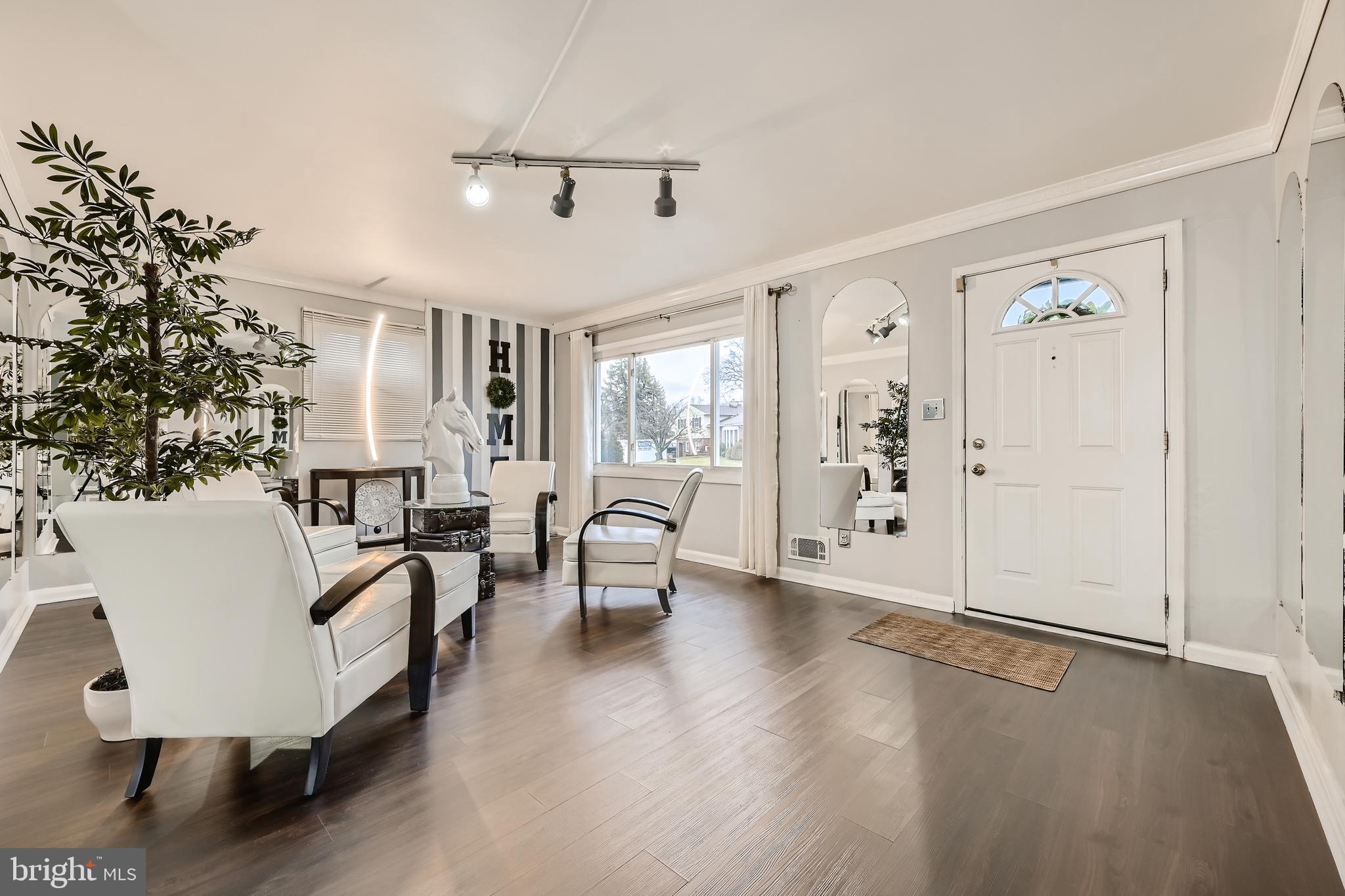 1016 Hartmont Road Baltimore, MD 21228 - Photo 3 of 17