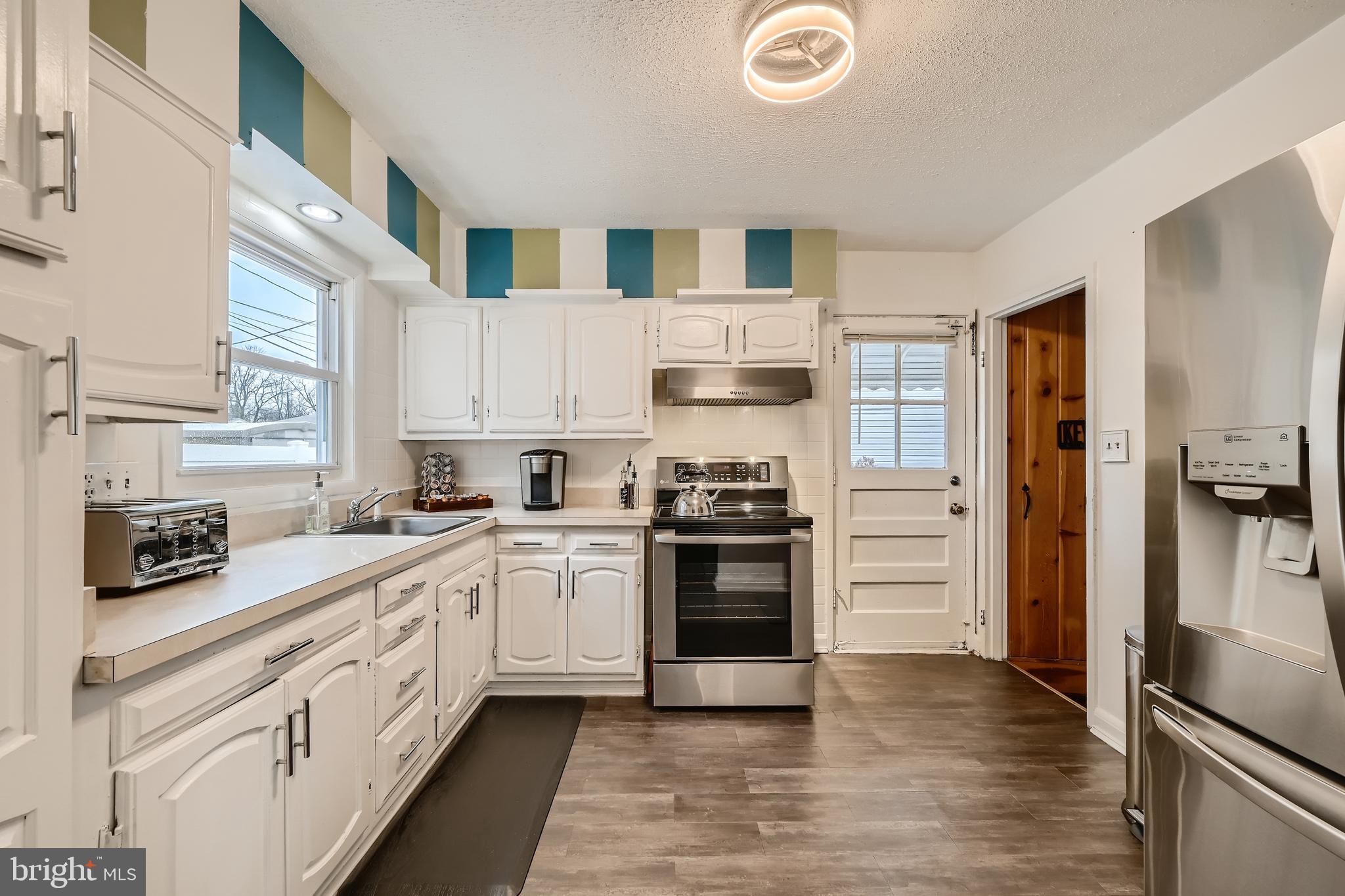 1016 Hartmont Road Baltimore, MD 21228 - Photo 5 of 17