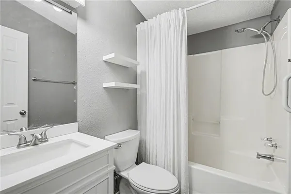 $220,000 | 1002 North White Oaks Lane, Oak Grove, MO 64075