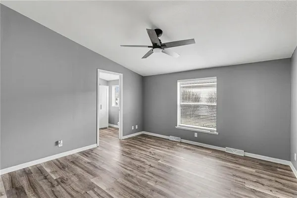 $220,000 | 1002 North White Oaks Lane, Oak Grove, MO 64075
