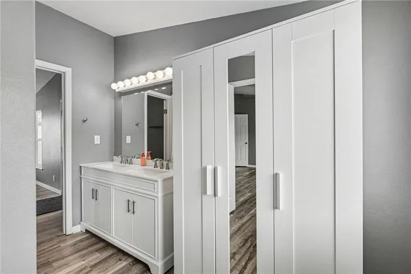 $220,000 | 1002 North White Oaks Lane, Oak Grove, MO 64075