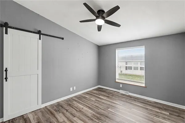 $220,000 | 1002 North White Oaks Lane, Oak Grove, MO 64075