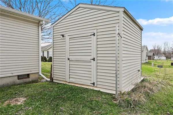 $220,000 | 1002 North White Oaks Lane, Oak Grove, MO 64075