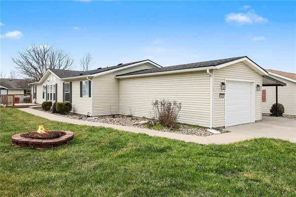 $220,000 | 1002 North White Oaks Lane, Oak Grove, MO 64075