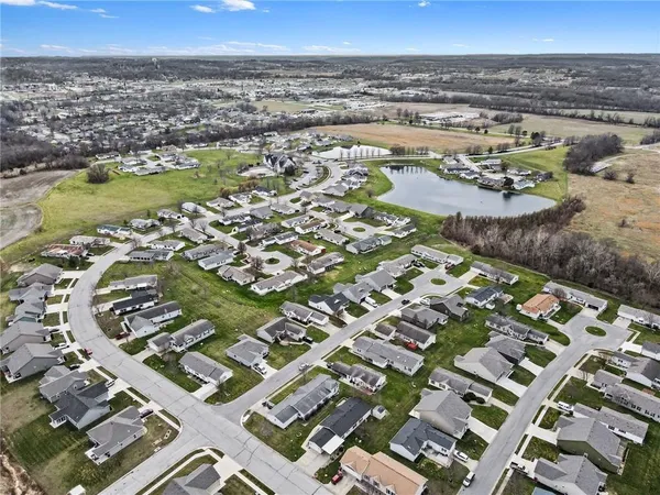 $220,000 | 1002 North White Oaks Lane, Oak Grove, MO 64075