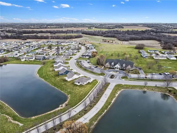 $220,000 | 1002 North White Oaks Lane, Oak Grove, MO 64075