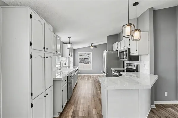 $220,000 | 1002 North White Oaks Lane, Oak Grove, MO 64075