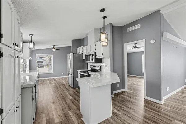 $220,000 | 1002 North White Oaks Lane, Oak Grove, MO 64075