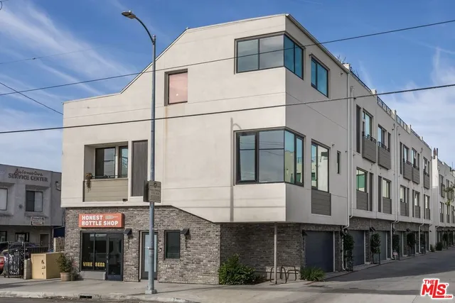 $999,000 | 4511 Eagle Rock Boulevard, Los Angeles, CA 90041