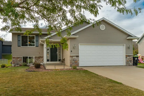 $315,900 | 810 19th Street, Zumbrota, MN 55992