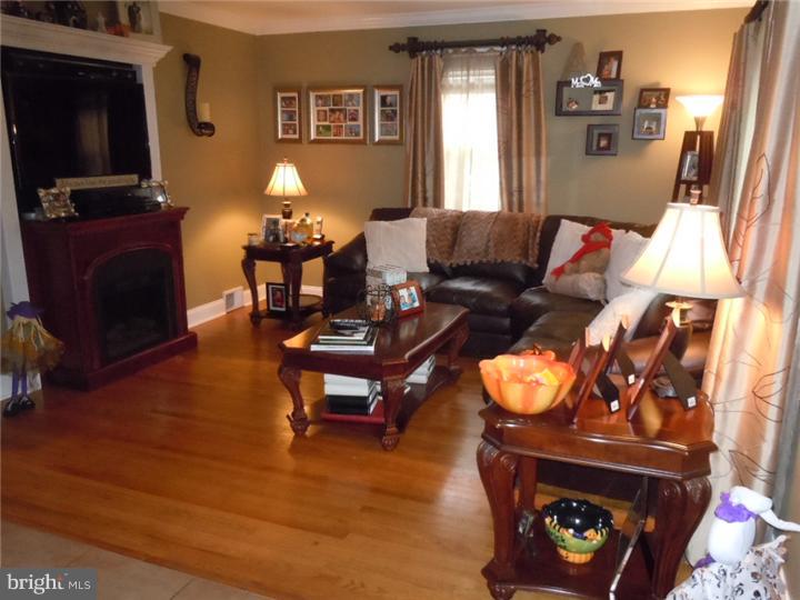 56 Rodmor Road Havertown, PA 19083 - Photo 8 of 21 Living Room