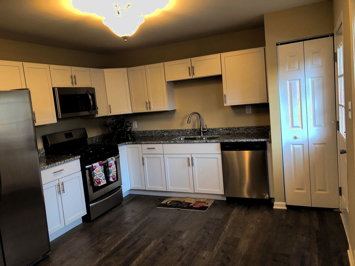 403 Glen Avenue Romeoville, IL 60446 - Photo 3 of 13