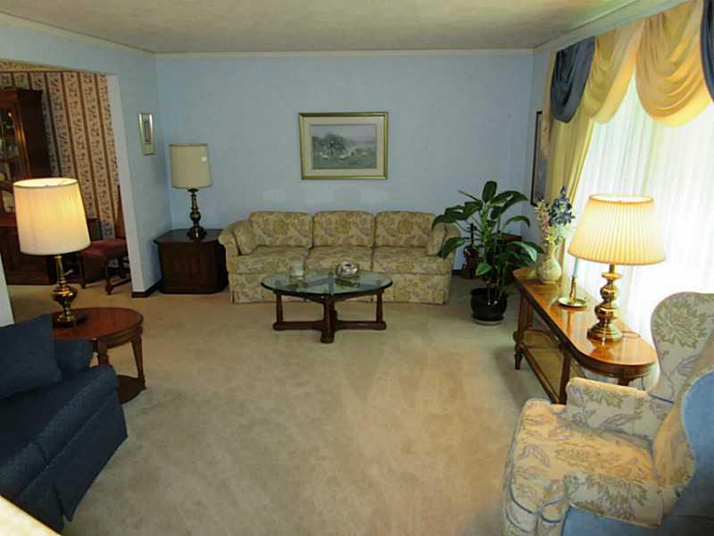 445 Markle Road Apollo, PA 15613 - Photo 2 of 25 Living Room.