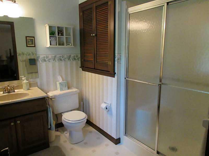 445 Markle Road Apollo, PA 15613 - Photo 12 of 25 Master Bath/Spa.