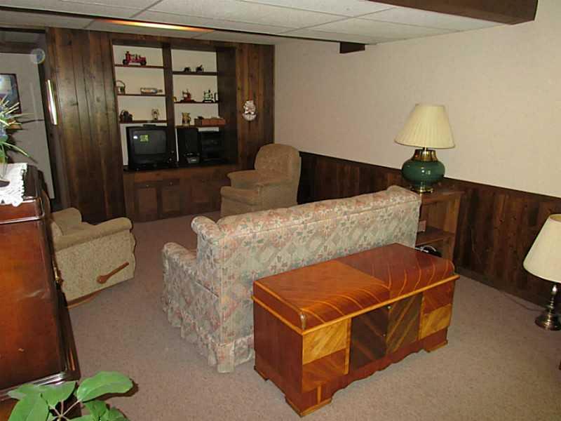 445 Markle Road Apollo, PA 15613 - Photo 17 of 25 Basement/Game Room.