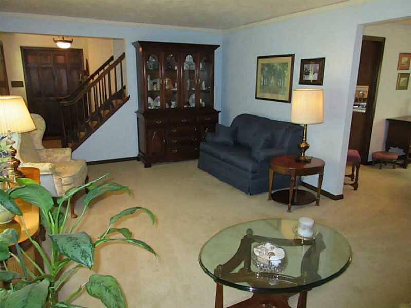 445 Markle Road Apollo, PA 15613 - Photo 3 of 25 Living Room.