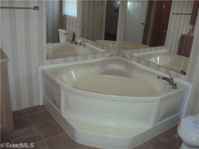1068 Loblolly Road Madison, NC 27025 - Photo 4 of 11 Master Bath/Spa.