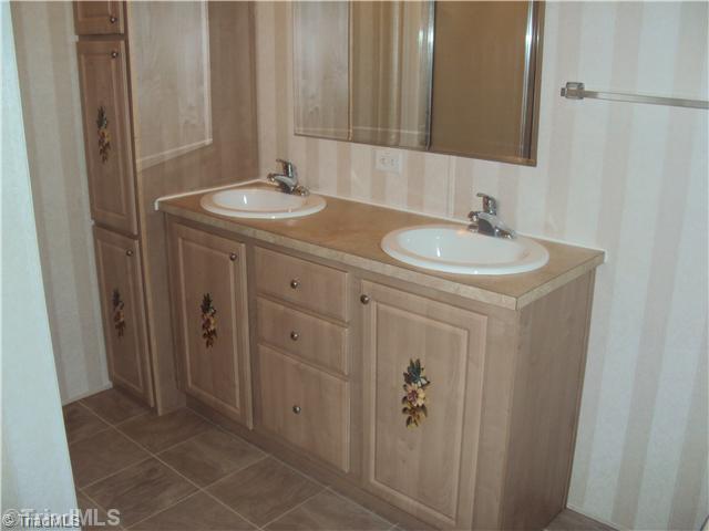 1068 Loblolly Road Madison, NC 27025 - Photo 5 of 11 Master Bath/Spa.