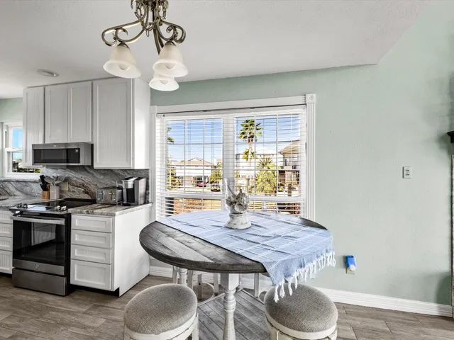 $3,250 | 334 Paradise Drive, Tiki Island, TX 77554