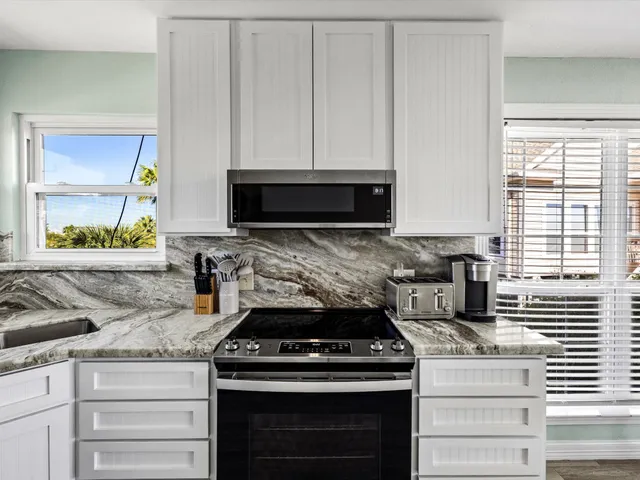 $3,250 | 334 Paradise Drive, Tiki Island, TX 77554