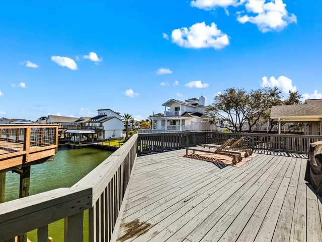 $3,250 | 334 Paradise Drive, Tiki Island, TX 77554