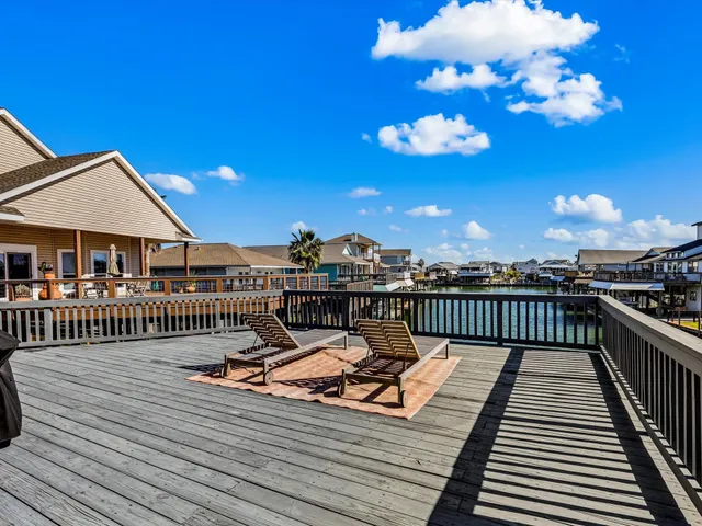$3,250 | 334 Paradise Drive, Tiki Island, TX 77554
