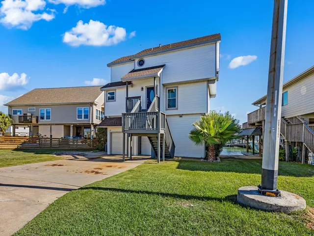 $3,250 | 334 Paradise Drive, Tiki Island, TX 77554