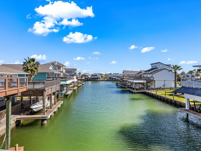 $3,250 | 334 Paradise Drive, Tiki Island, TX 77554