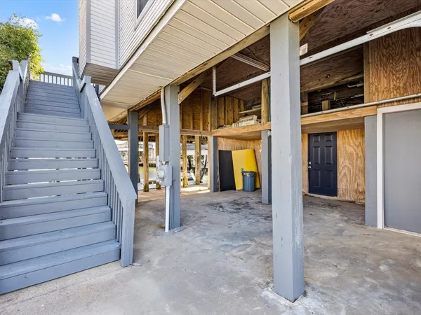 a view of entryway front of house
