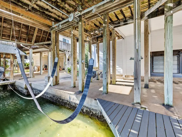 $3,250 | 334 Paradise Drive, Tiki Island, TX 77554