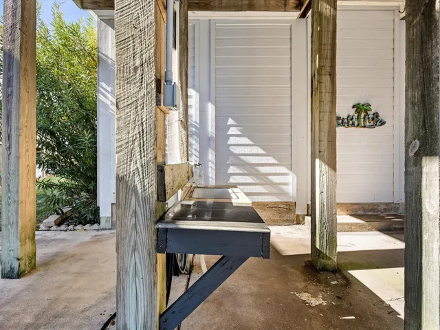 $3,250 | 334 Paradise Drive, Tiki Island, TX 77554