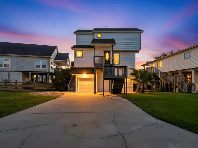 $3,250 | 334 Paradise Drive, Tiki Island, TX 77554