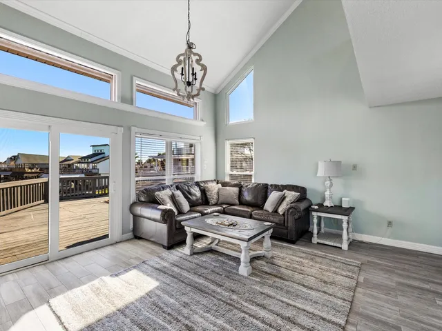 $3,250 | 334 Paradise Drive, Tiki Island, TX 77554