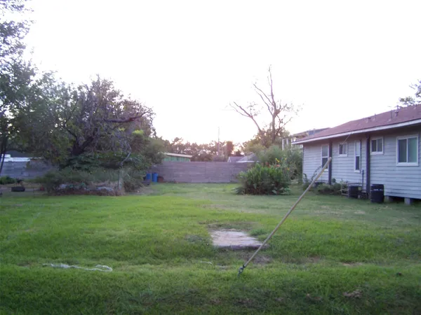 $95,000 | 2403 Davis Street, Houston, TX 77026