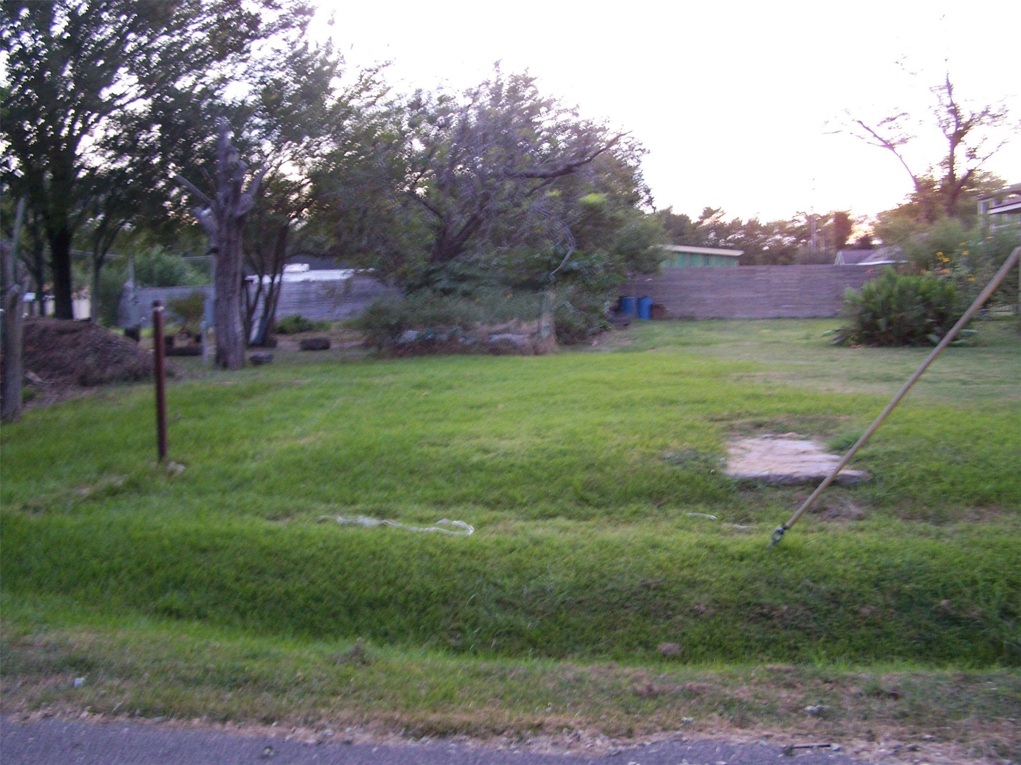 2403 Davis Street Houston, TX 77026 - Photo 4 of 5 The 6 foot metal post is the left side boundary. The wood fence is the rear boundary. 40.5 feet wide in front and 117 feet deep on the sides.