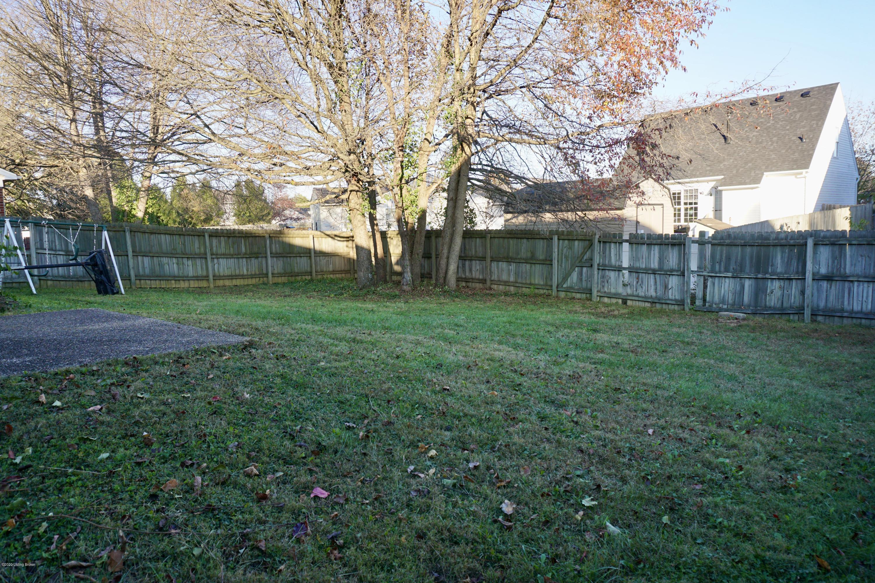 9709 Brooks Bend Road Louisville, KY 40258 - Photo 18 of 23 DSC04362