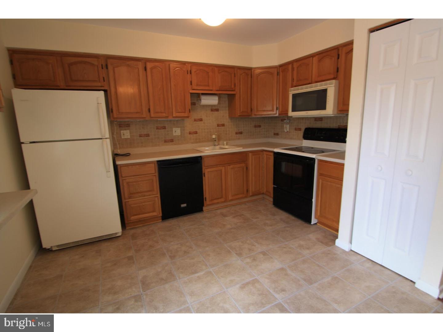 2604 Walnut Ridge Drive Pottstown, PA 19464 - Photo 3 of 24 Gallery Image 3