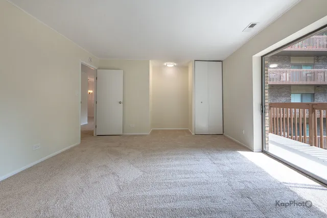 $199,000 | 120 Lakeview Drive, Unit 318, Bloomingdale, IL 60108