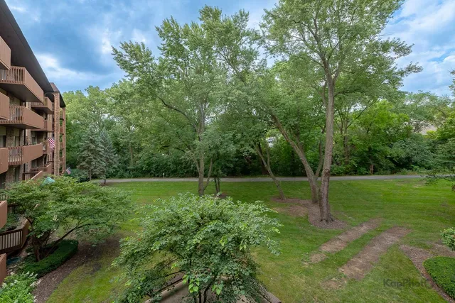 $199,000 | 120 Lakeview Drive, Unit 318, Bloomingdale, IL 60108