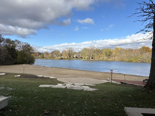 $199,000 | 120 Lakeview Drive, Unit 318, Bloomingdale, IL 60108