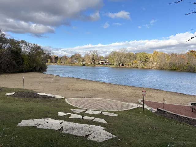 $199,000 | 120 Lakeview Drive, Unit 318, Bloomingdale, IL 60108