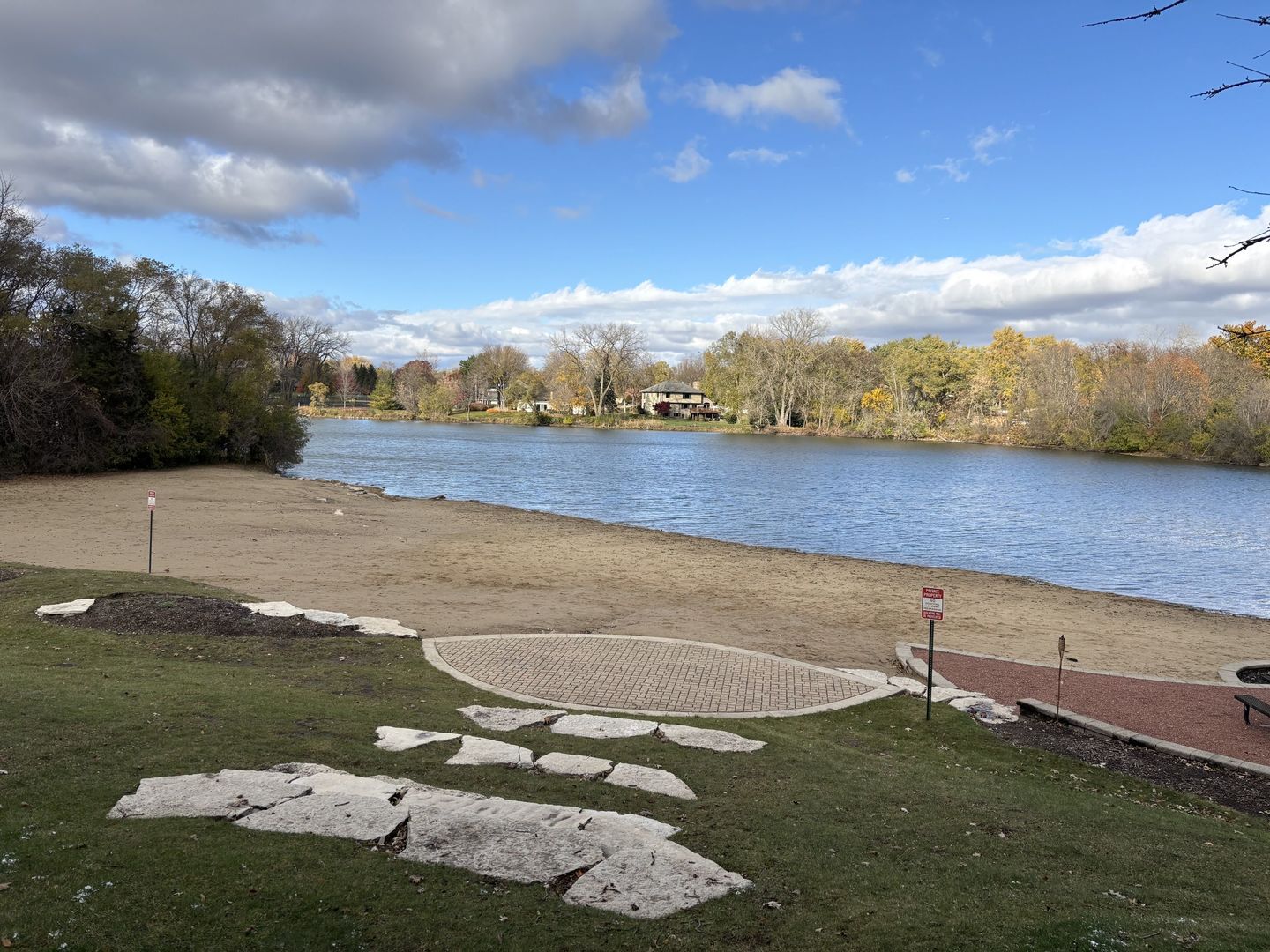120 Lakeview Drive, Unit 318 Bloomingdale, IL 60108 - Photo 29 of 31 a view of outdoor space and yard