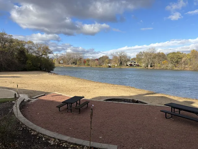 $199,000 | 120 Lakeview Drive, Unit 318, Bloomingdale, IL 60108