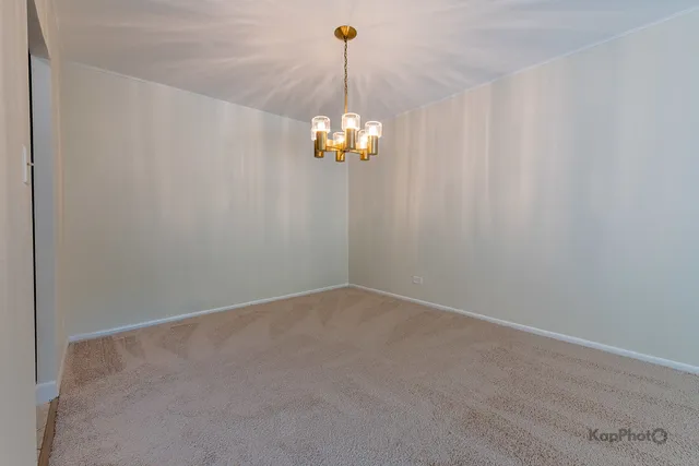 $199,000 | 120 Lakeview Drive, Unit 318, Bloomingdale, IL 60108