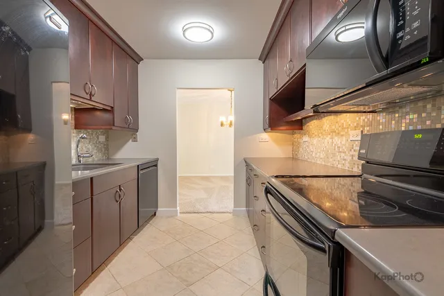 $199,000 | 120 Lakeview Drive, Unit 318, Bloomingdale, IL 60108