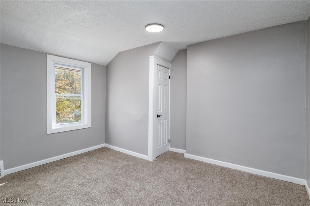 1068 Quilliams Road Cleveland, OH 44121 - Photo 15 of 30